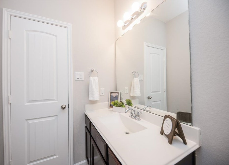 14030 Long Mdw Dr, Houston TX  77047-4657 exterior