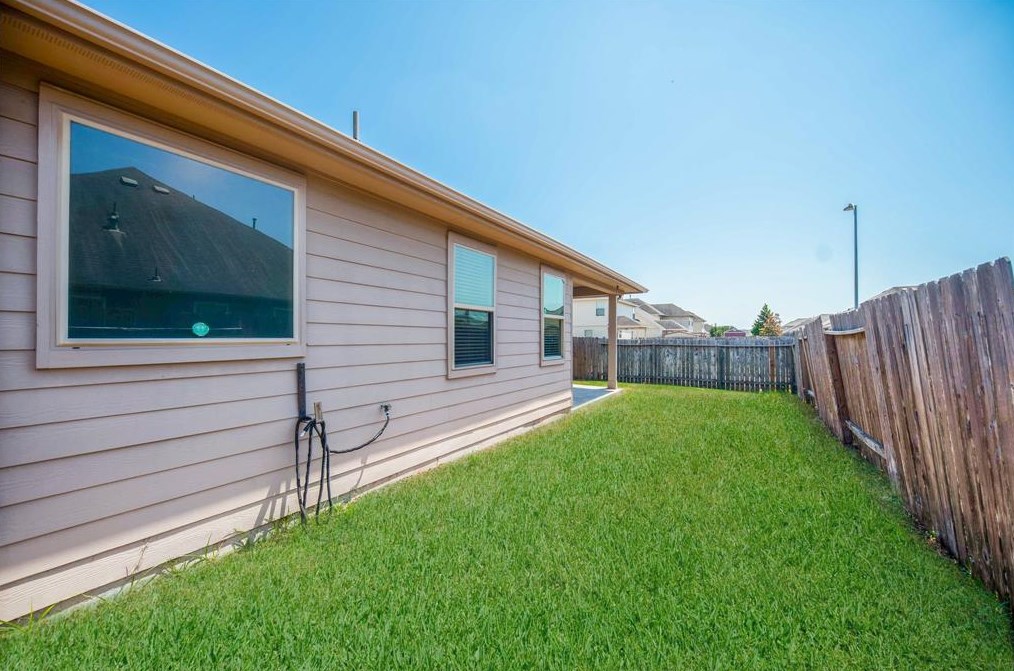 14030 Long Mdw Dr, Houston TX  77047-4657 exterior