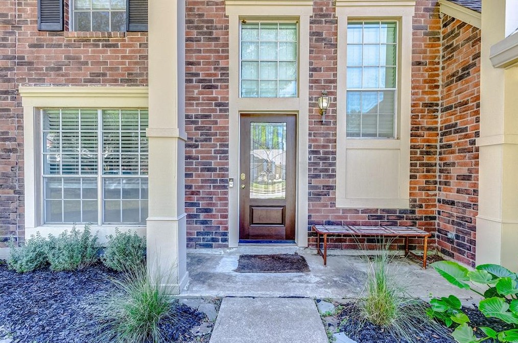 9211 Wandsworth Dr, Spring TX  77379-9405 exterior