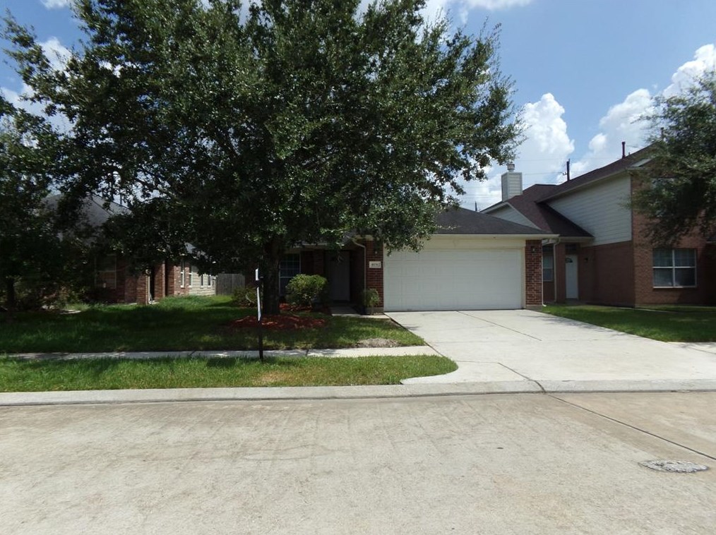 8570 Chaletford Dr, Houston, TX 77044