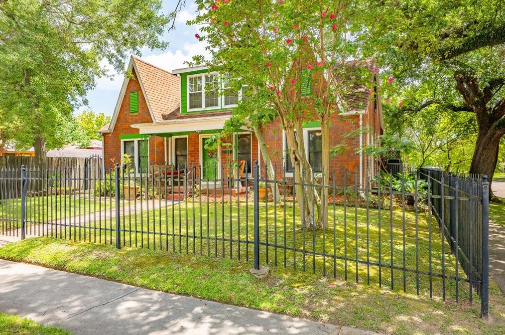 3127 Wisconsin St, Baytown, TX 77520-6009