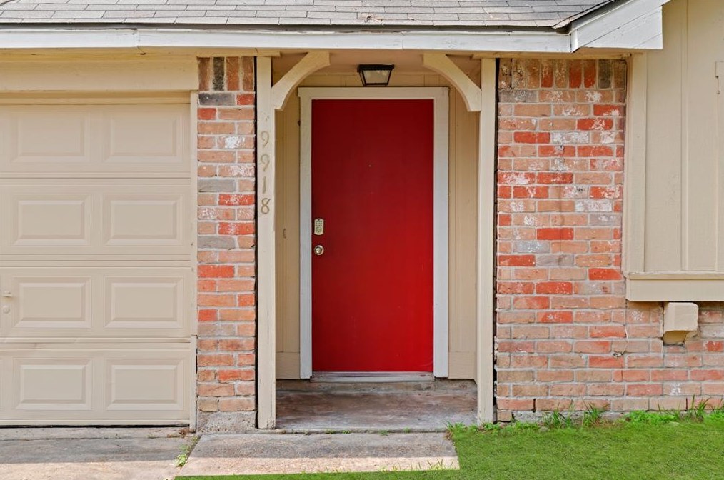 9918 Valley Park Dr, Houston, TX 77078