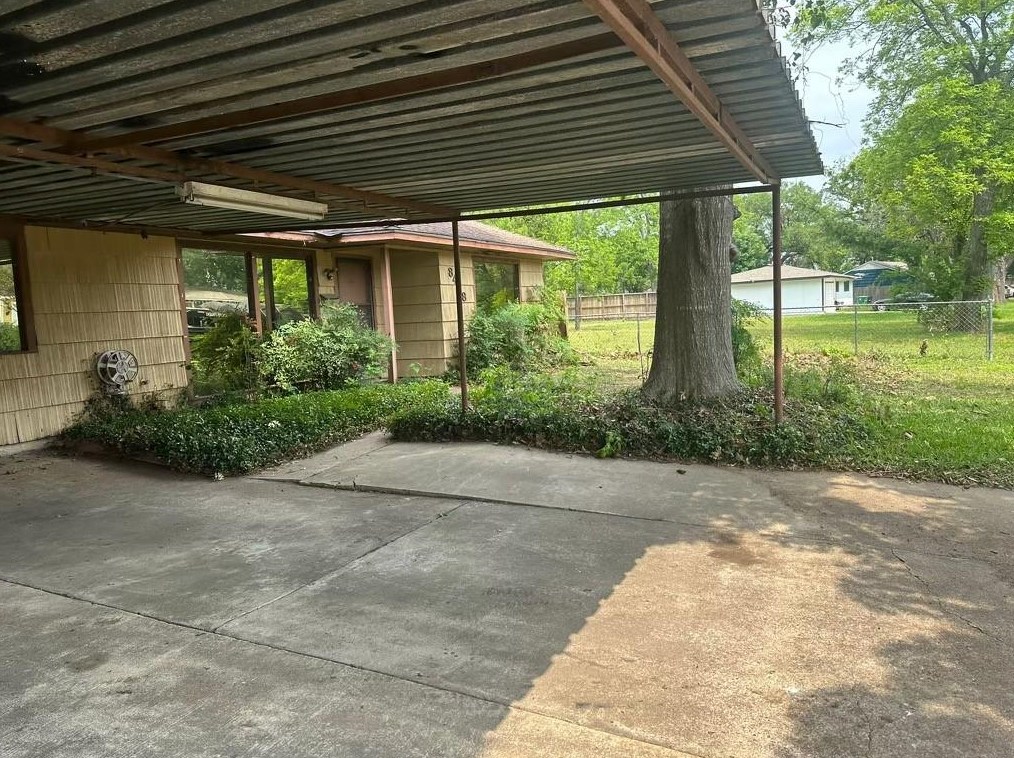 8438 Sonneville Dr, Houston, TX 77080-3639