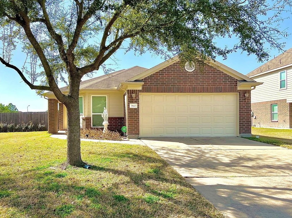 7927 Woodland Pine Dr, Houston, TX 77040