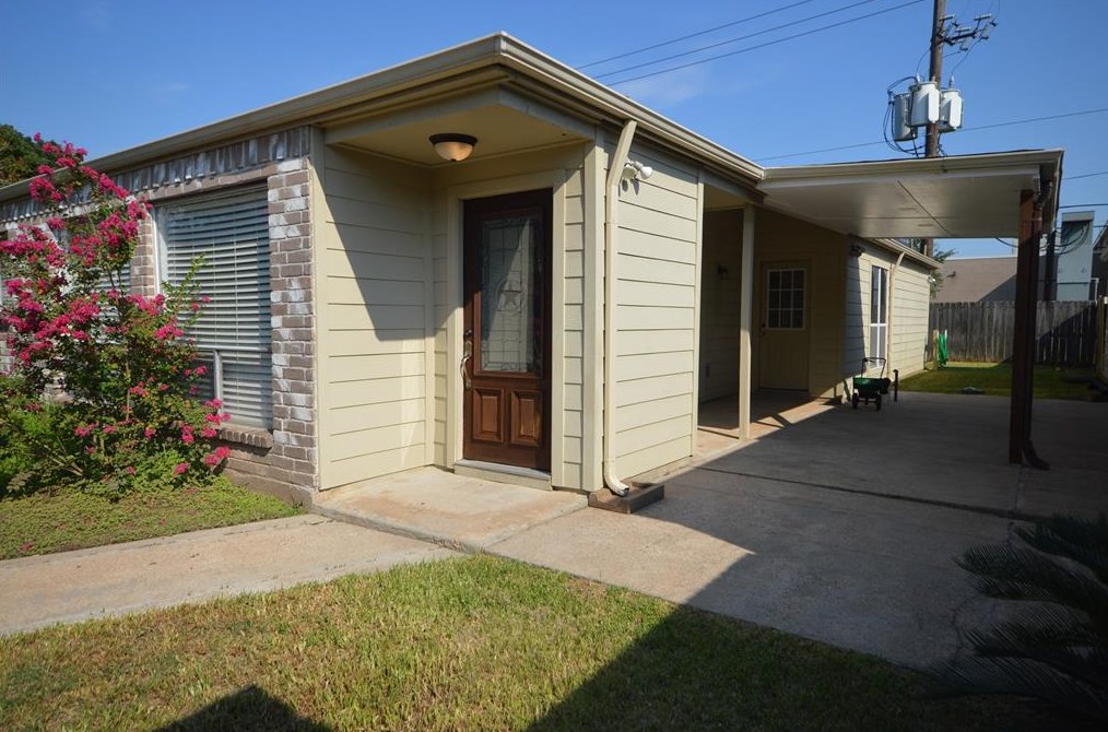 9206 Wellsworth Dr, Houston, TX 77083
