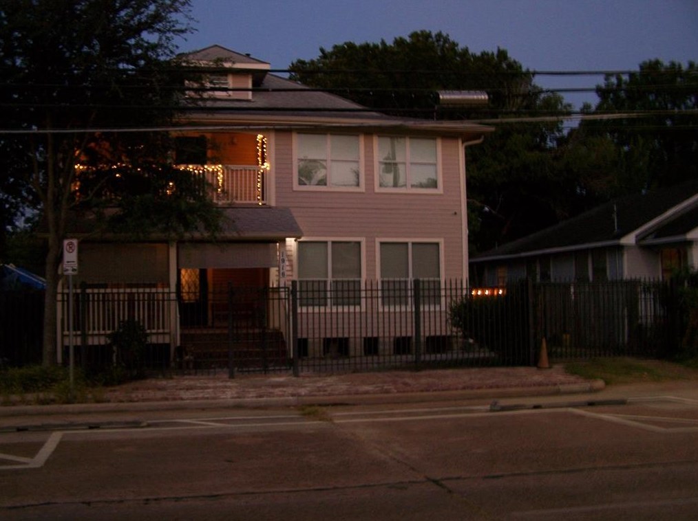 1916 Hardy St, Houston, TX 77026-7118