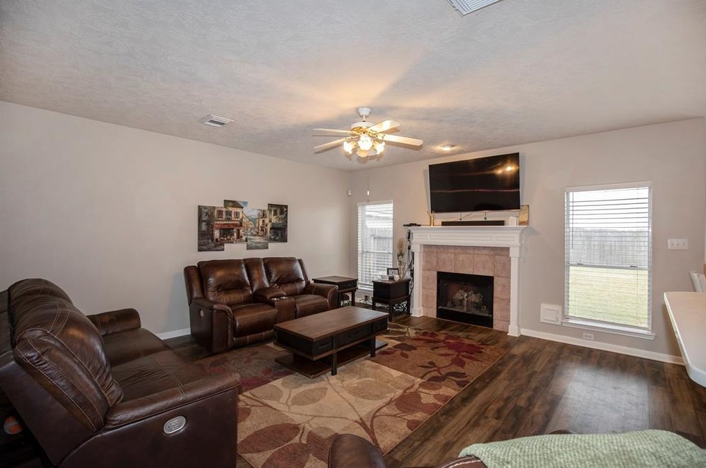 4415 Tree Line Dr, Pasadena TX 77505-3922 exterior