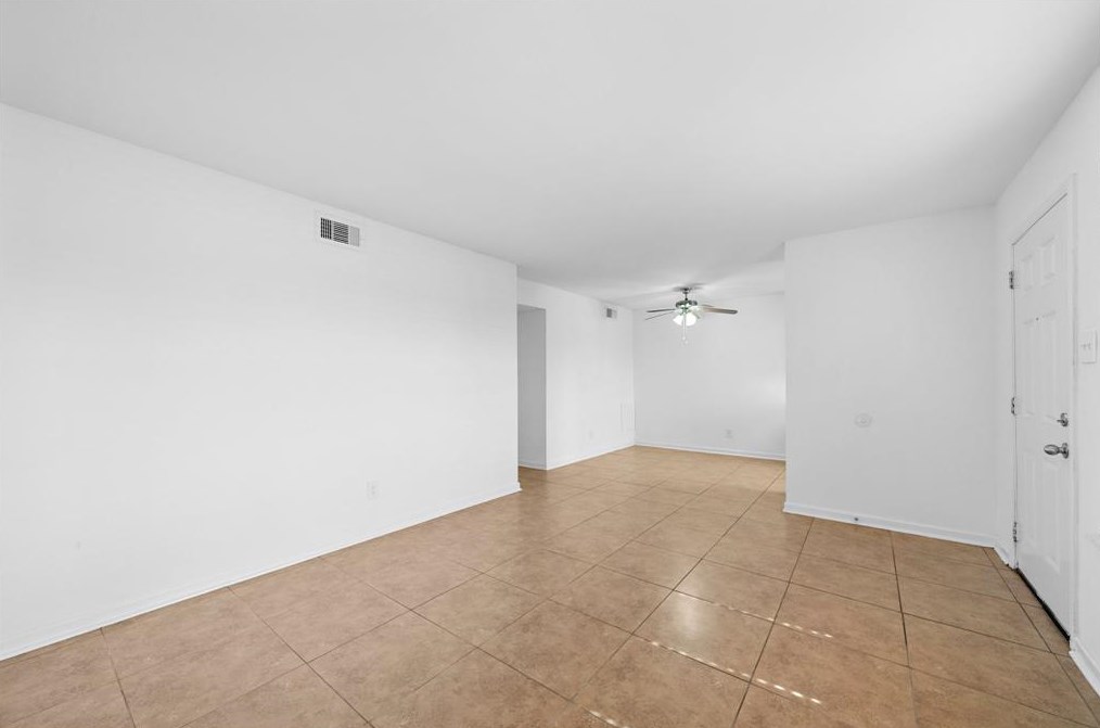 2828 61st St #901, Galveston, TX 77551