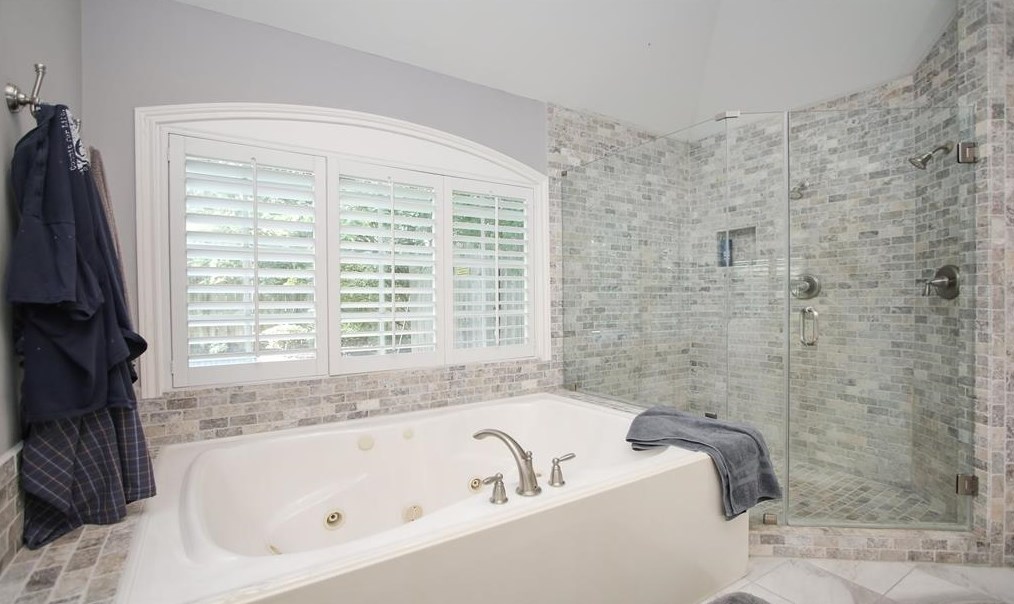 14418 Cindywood Dr, Houston TX  77079-6614 exterior