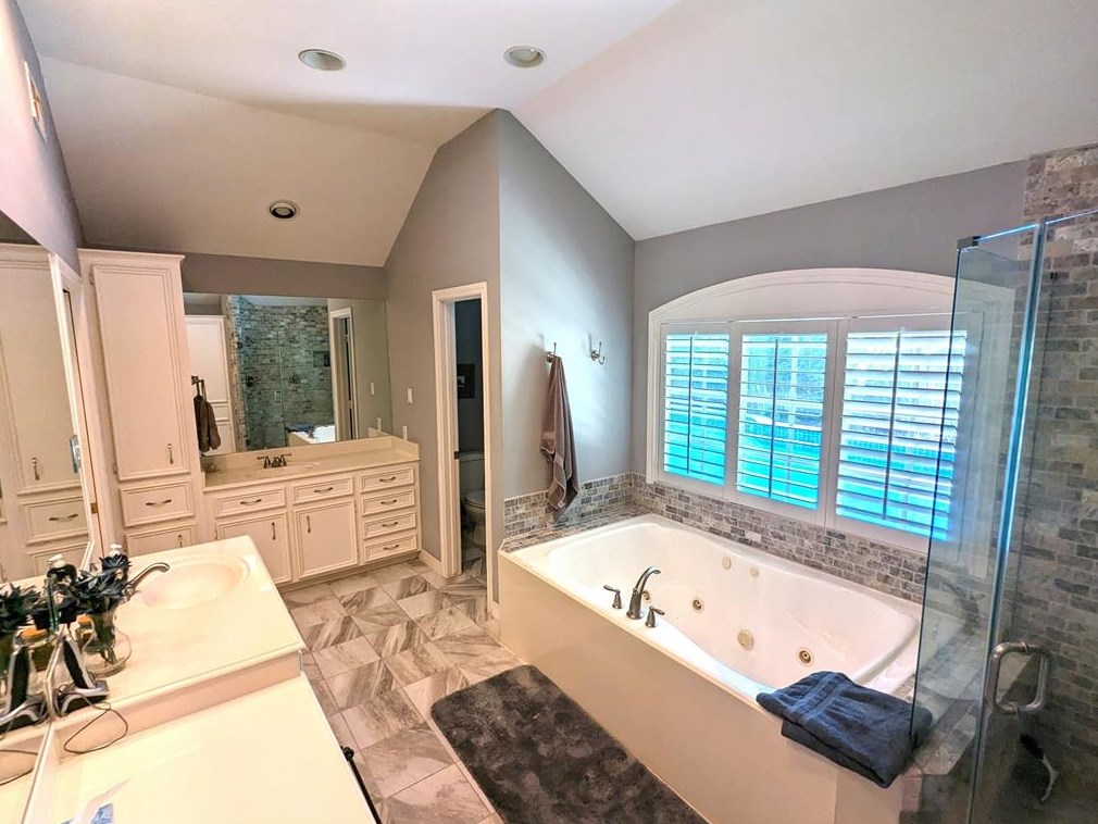 14418 Cindywood Dr, Houston TX  77079-6614 exterior