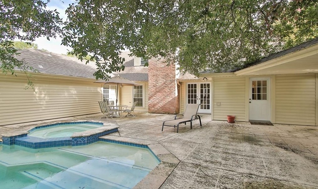 14418 Cindywood Dr, Houston TX  77079-6614 exterior