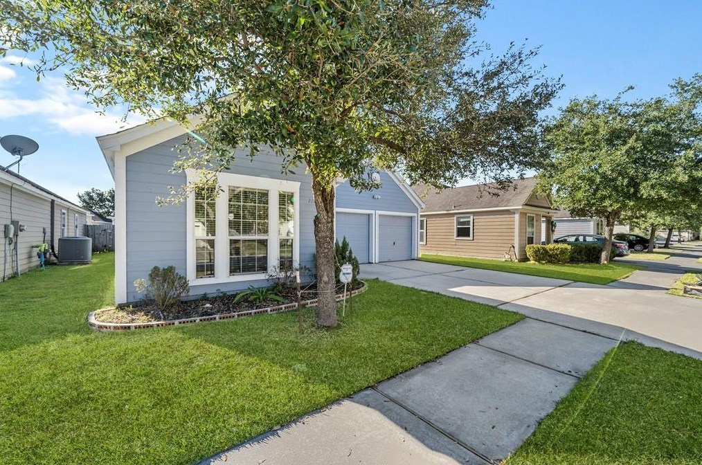 16611 Williamhurst Ln, Houston, TX 77090-3817