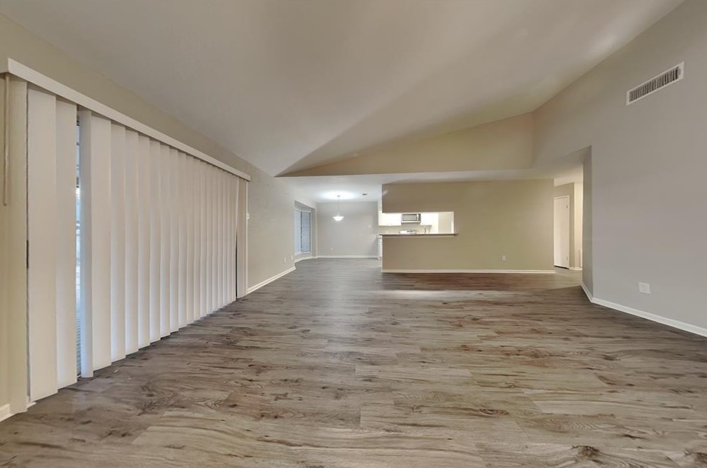 31 White Pebble Ct, Spring, TX 77380-2865