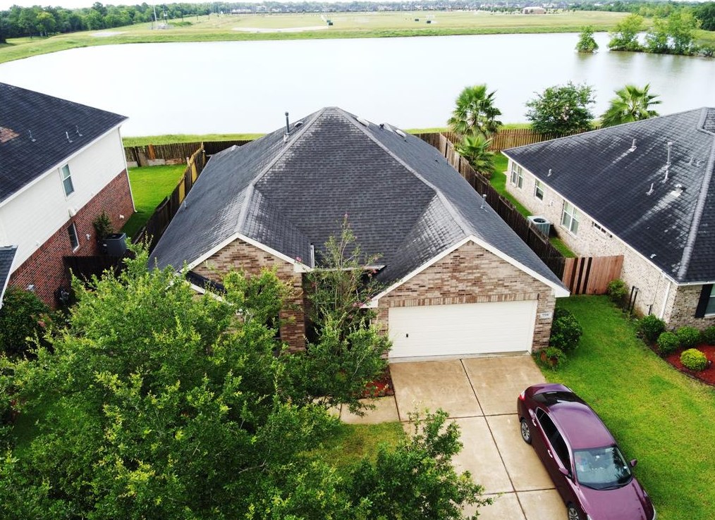 7701 Lakeside Manor Ln, Pearland, TX 77581