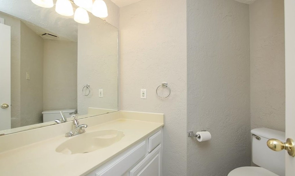 2103 Creekshire Dr, Sugar Land TX  77478-5221 exterior