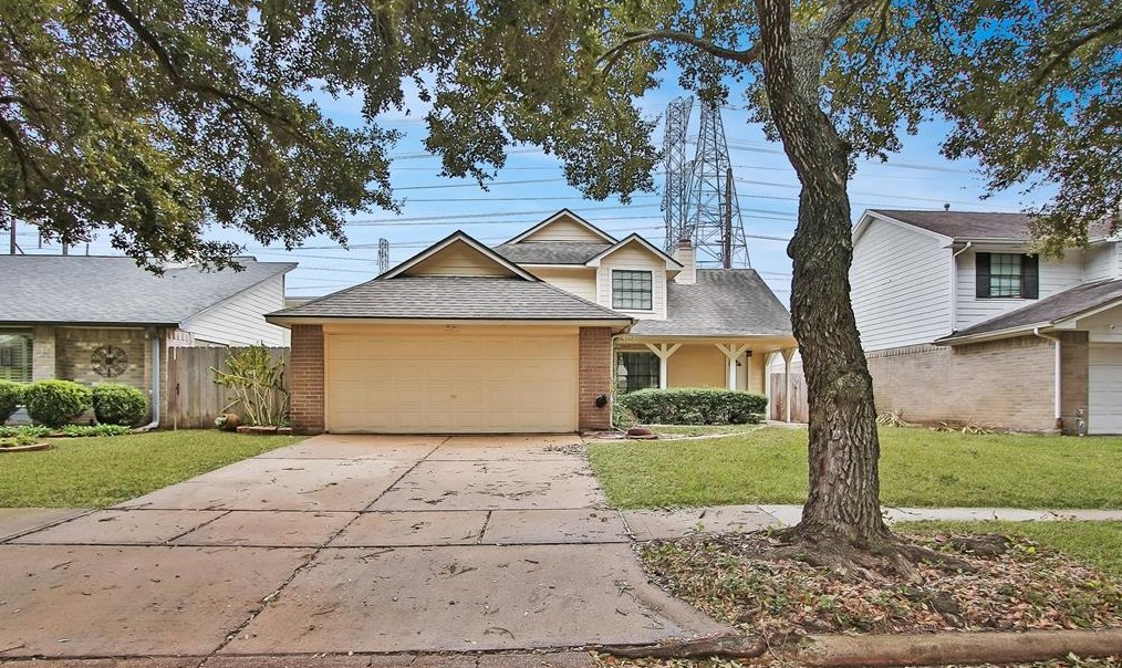 2103 Creekshire Dr, Sugar Land TX  77478-5221 exterior