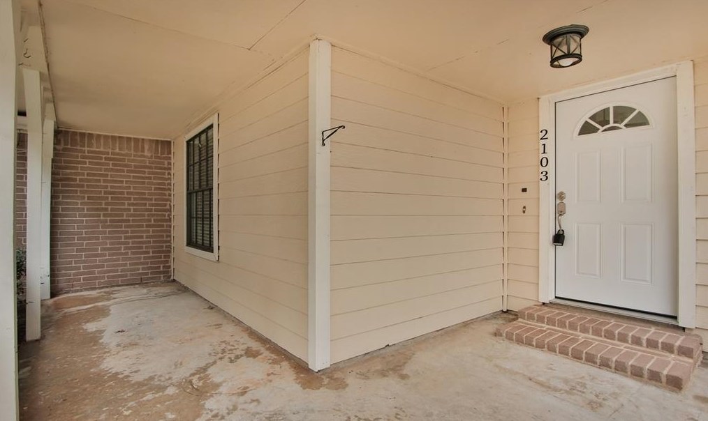 2103 Creekshire Dr, Sugar Land TX  77478-5221 exterior