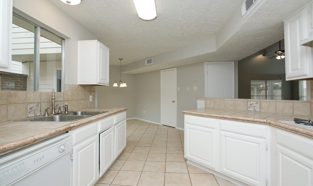 2103 Creekshire Dr, Sugar Land TX  77478-5221 exterior