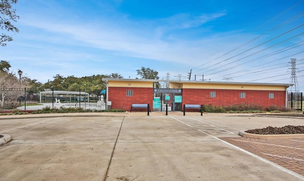 2103 Creekshire Dr, Sugar Land TX  77478-5221 exterior