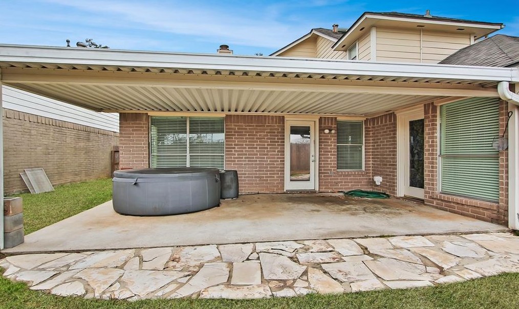 2103 Creekshire Dr, Sugar Land TX  77478-5221 exterior