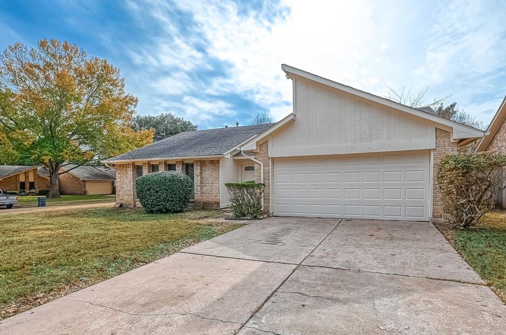 2546 Buffalo Trl, Sugar Land TX  77479-1640 exterior