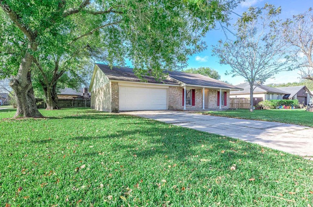 11522 Grapewood Ct, Houston, TX 77089-5432