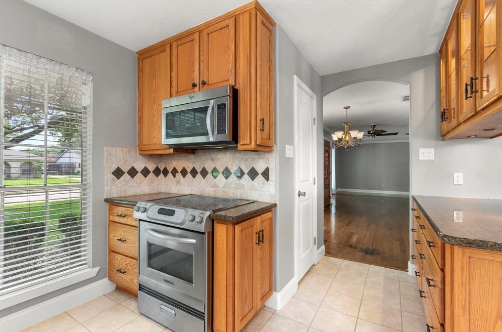 11323 Sagetrail Dr, Houston TX  77089-4417 exterior