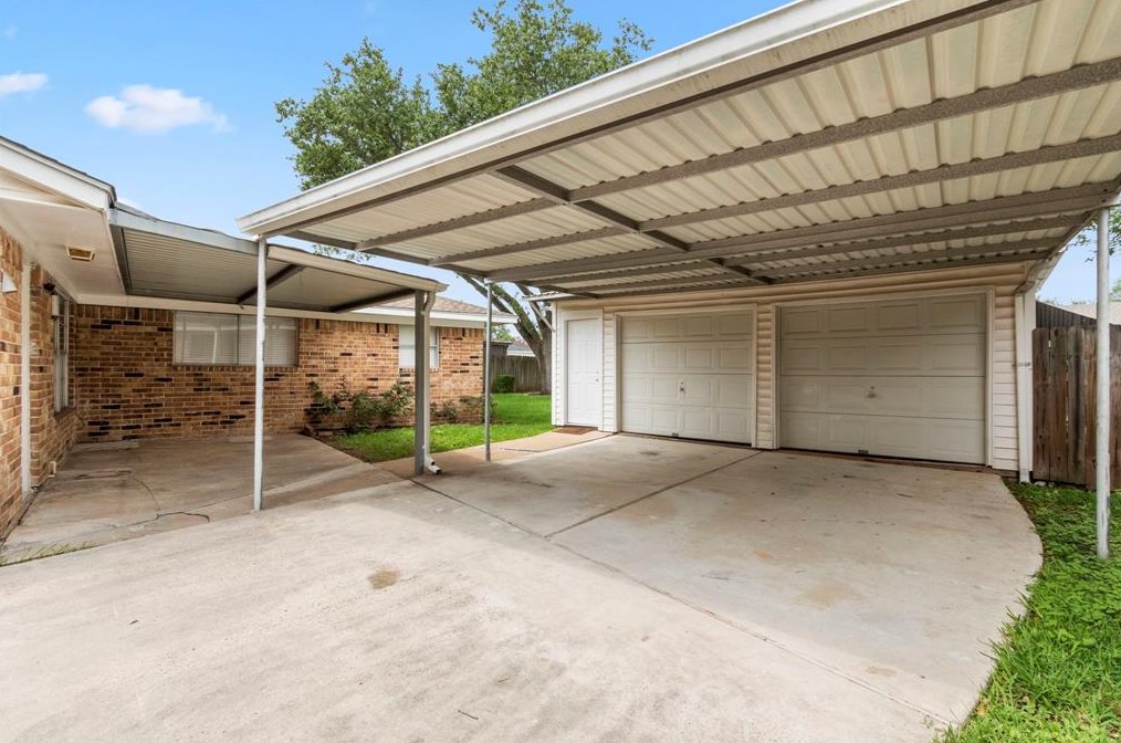 11323 Sagetrail Dr, Houston TX  77089-4417 exterior