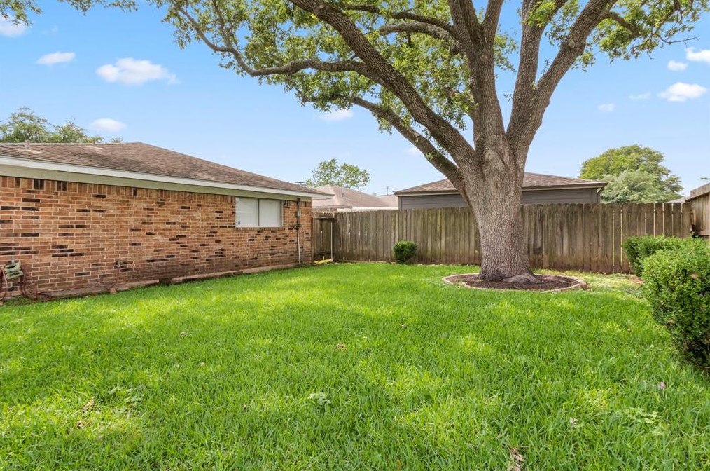 11323 Sagetrail Dr, Houston TX  77089-4417 exterior