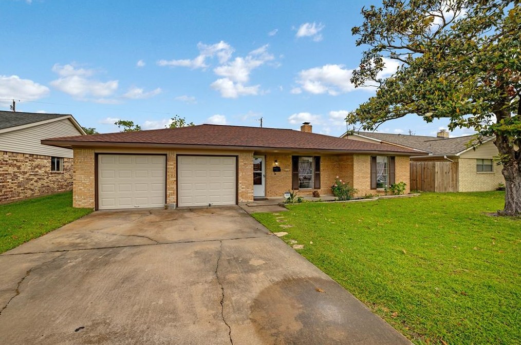 1009 N Kaufman Dr, Deer Park, TX 77536