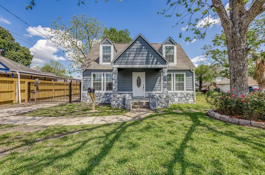 5737 Dorbrandt St, Houston, TX 77023