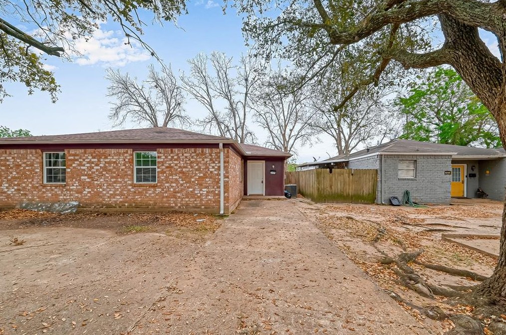 3231 Scotch Moss Ln, Morgans Point, TX 77571