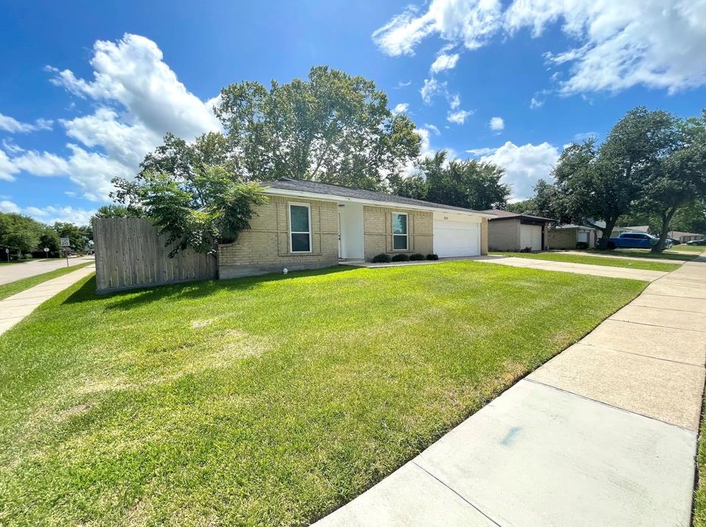 6215 Creekside Ln, League City, TX 77573