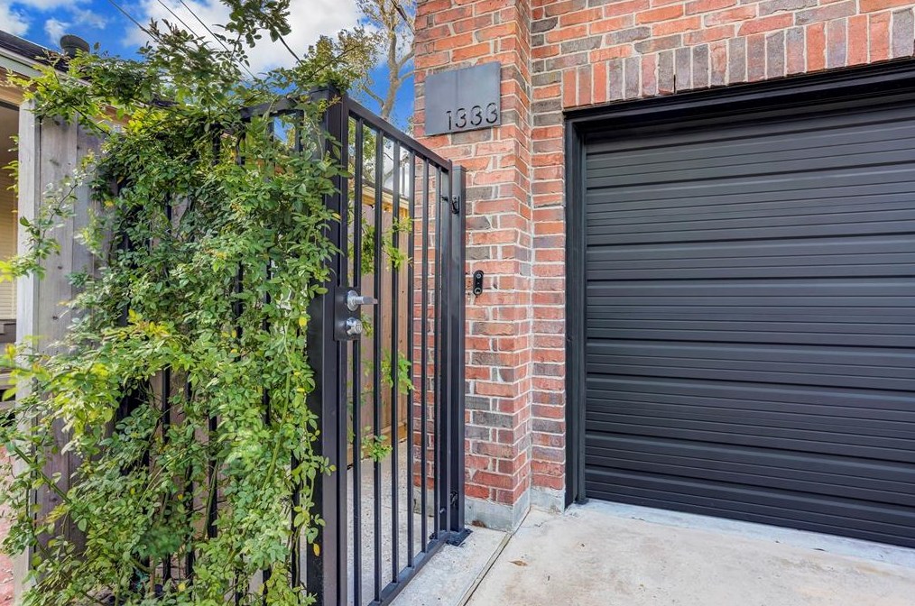1333 Alexander St, Houston, TX 77008-3845
