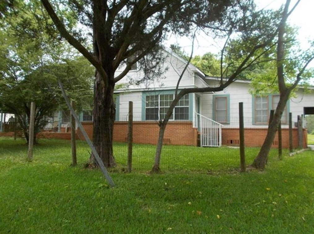 435 E Ave J, Silsbee, TX 77656