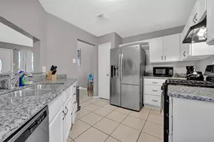 4510 Beechcraft St, Seabrook, TX 77586 - Photo 12