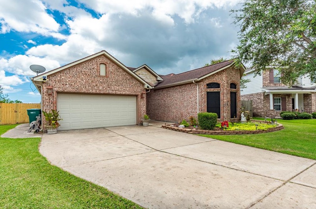 46 Prairie Oaks, Santa Fe, TX 77510