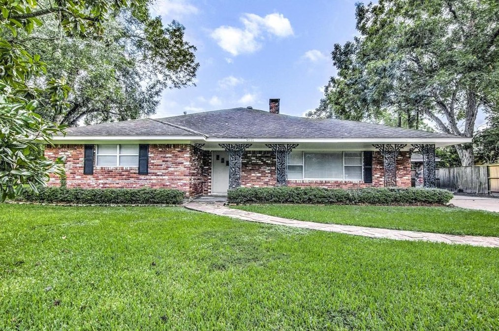 9115 Highcrest Dr, Houston, TX 77080