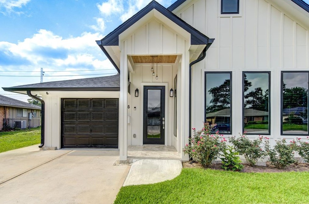 1726 Stonecrest Dr, Houston TX  77018-7210 exterior