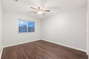 935 Sage St, Baytown, TX 77521 - Photo 20