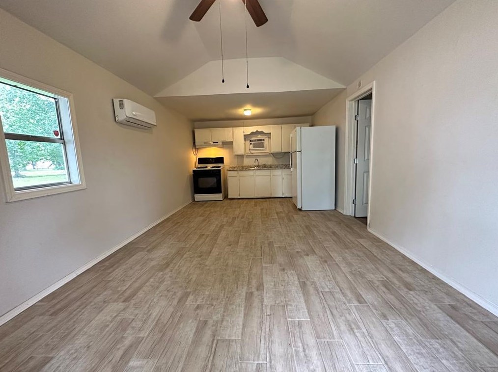 601 E Houston St #a, Highlands, TX 77562