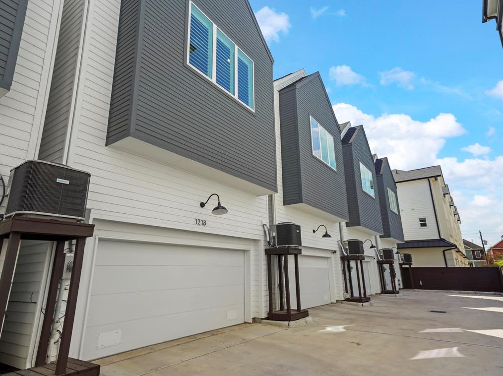 1218 W 24th St #d, Houston, TX 77008