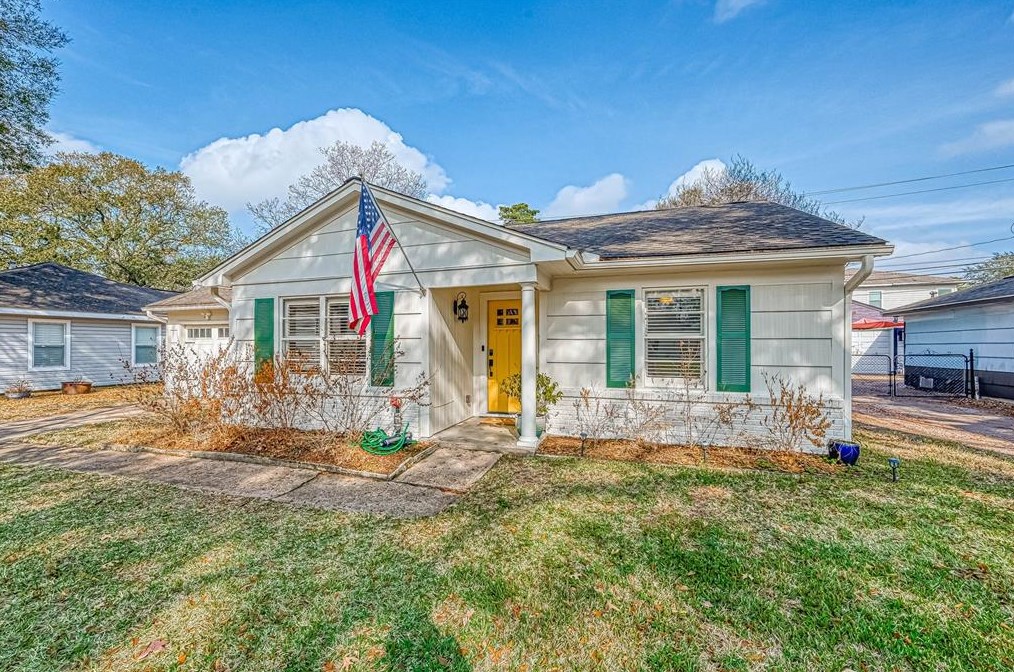 1710 Gardenia Dr, Houston, TX 77018
