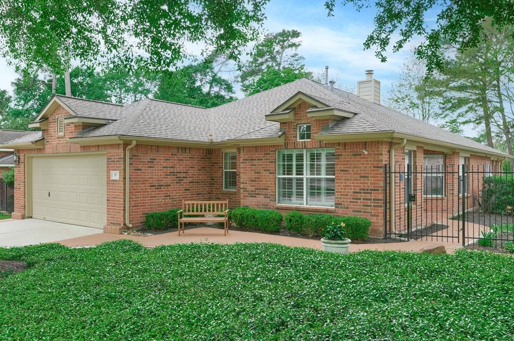 87 E Foxbriar Forest Cir, Spring, TX 77382