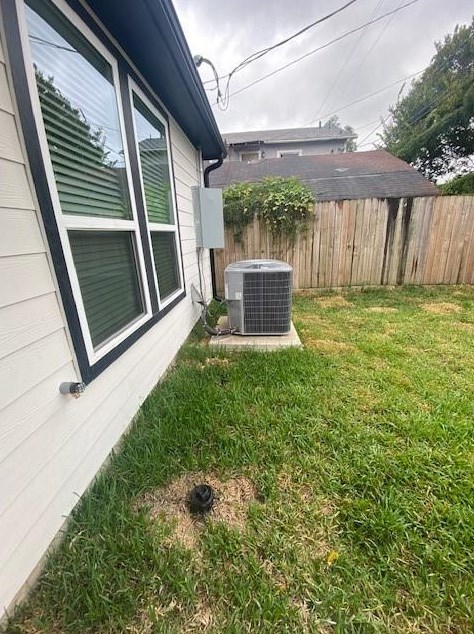 2326 Cumberland St, Houston TX  77023-5224 exterior