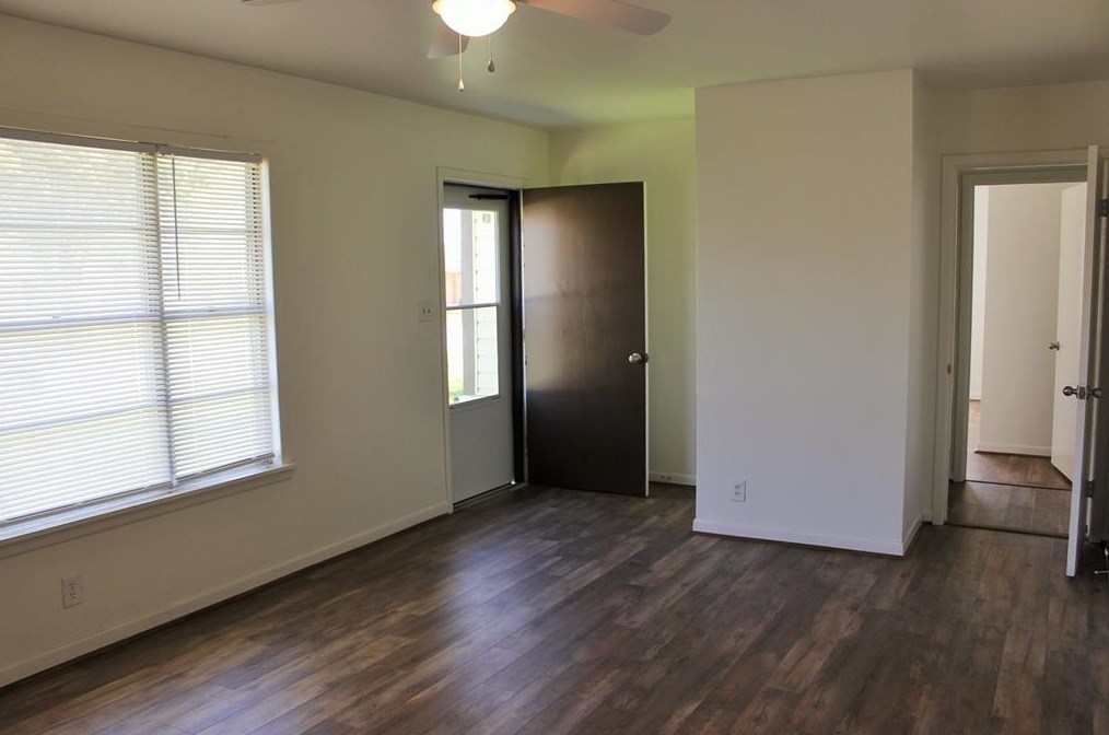 204 Cornish Dr, Brenham, TX 77833