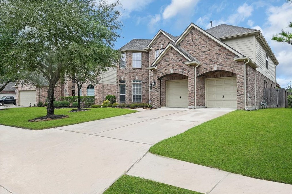 17326 Chestnut Bluff Dr, Houston, TX 77095-5062
