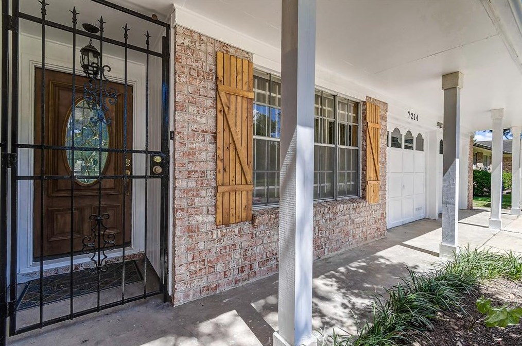 7214 Redding Rd, Houston TX  77036-5538 exterior