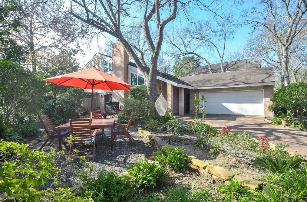 12800 Briar Forest Dr, Houston TX  77077-2209 exterior
