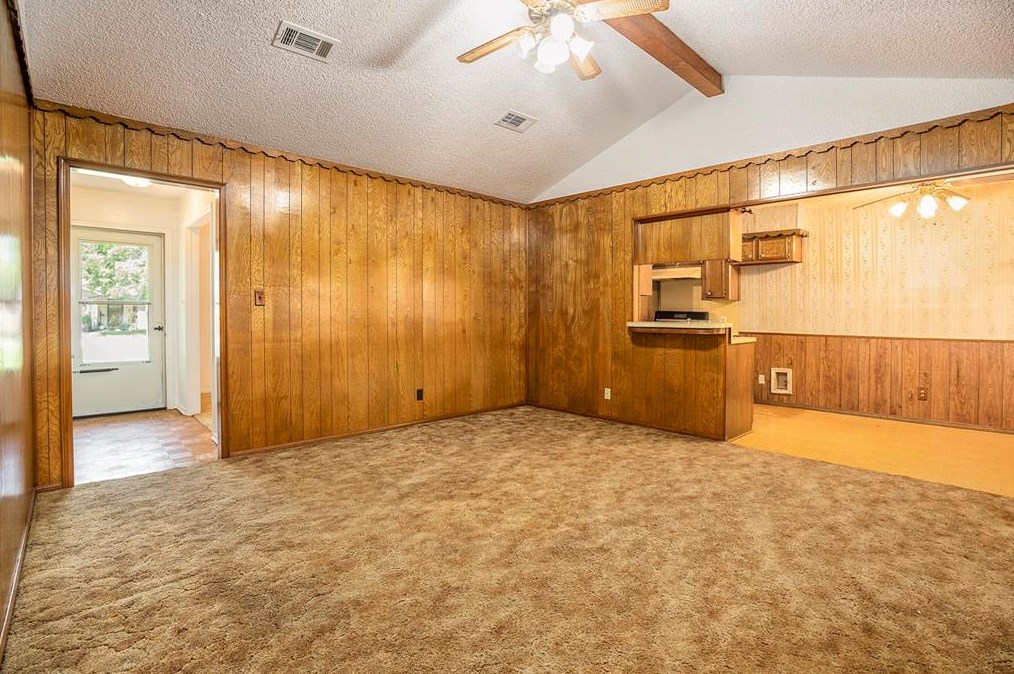 502 Corley Dr, Highlands, TX 77562